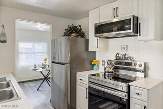 952 Days Ln in North Fort Myers, FL - Building Photo - Building Photo