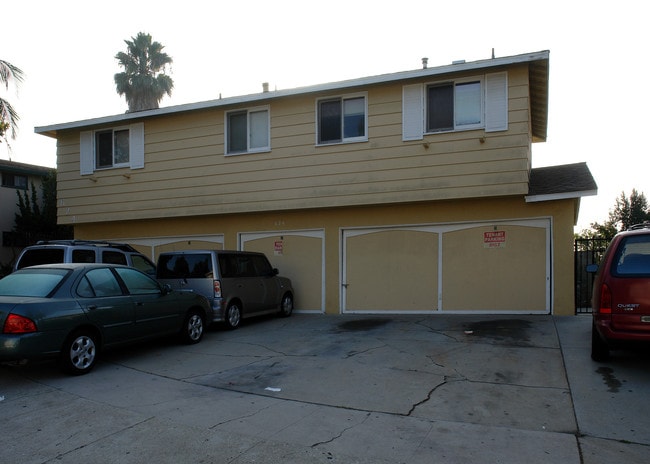 624 Hardin Dr in Inglewood, CA - Foto de edificio - Building Photo