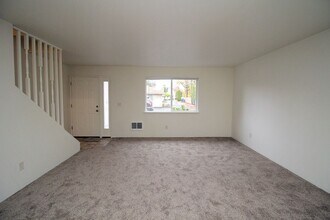 2658-2658 SE 125th Ave in Portland, OR - Building Photo - Building Photo