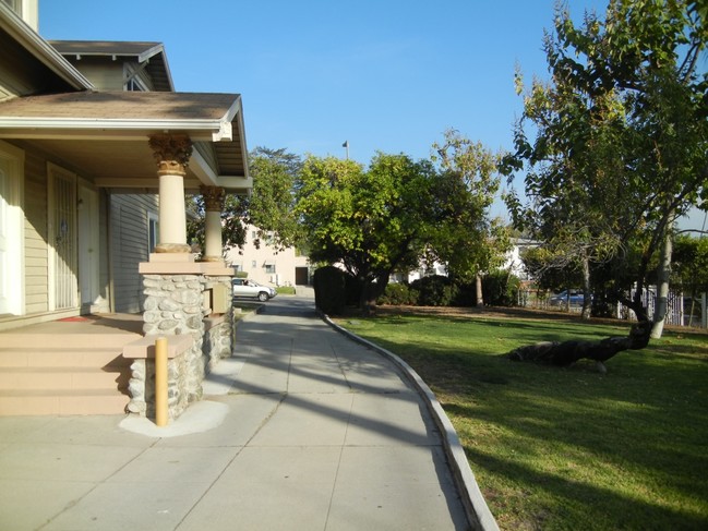 1645 N Lake Ave in Pasadena, CA - Building Photo - Building Photo