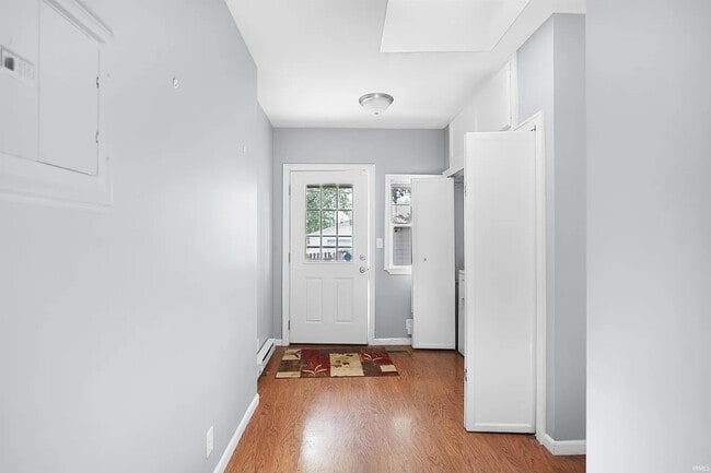 708 E Center St in Warsaw, IN - Foto de edificio - Building Photo