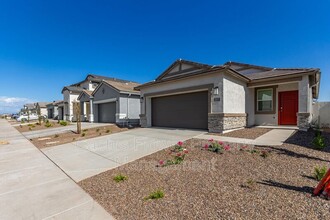 2037 W Shelly Ave in Mesa, AZ - Building Photo - Building Photo