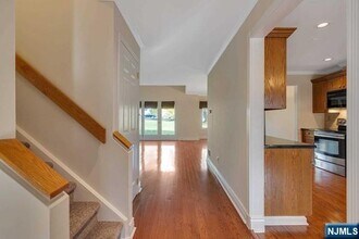 8 Braeburn Dr in Township Of Washington, NJ - Building Photo - Building Photo