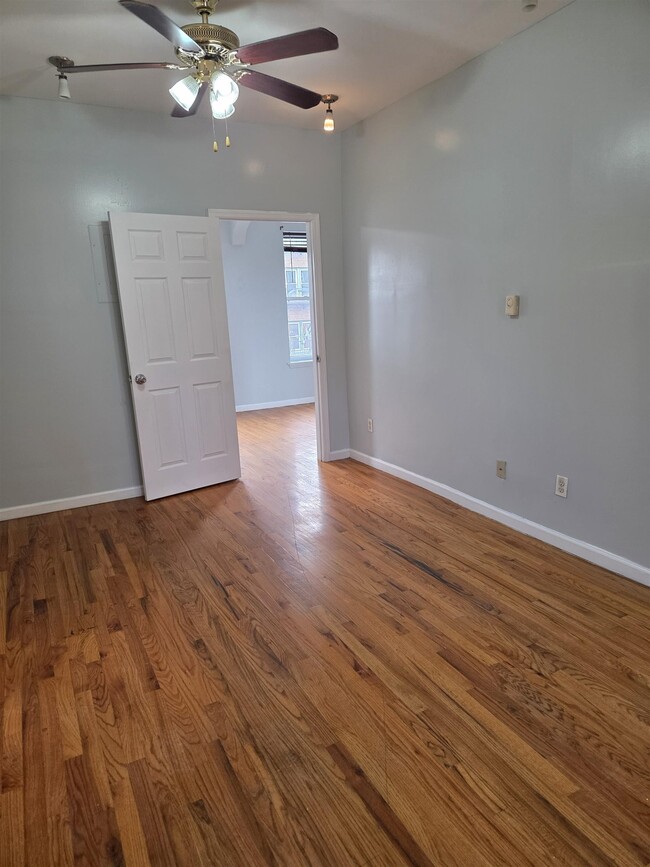 693 BERGEN Ave in Jersey City, NJ - Building Photo - Building Photo