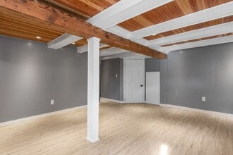 756 N 103rd St in Seattle, WA - Foto de edificio - Building Photo