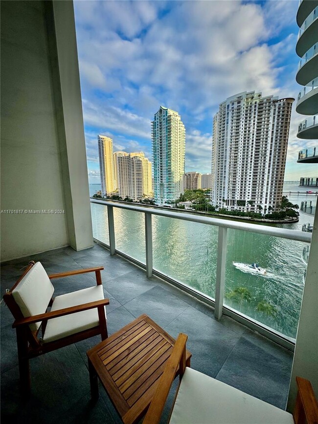 300 S Biscayne Blvd, Unit L1210 in Miami, FL - Building Photo - Building Photo