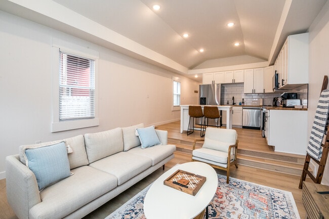 1035 Hamlet St in Newport, KY - Building Photo - Building Photo