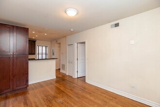 3816 N Sheffield Ave, Unit 2W in Chicago, IL - Building Photo - Building Photo