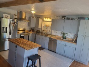 1061 Pookela Rd in Makawao, HI - Building Photo - Building Photo
