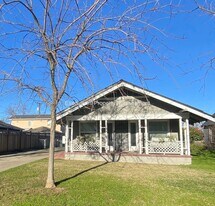 119 E Main St in Merced, CA - Building Photo