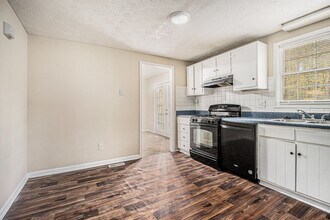 5737 Bramblevine Dr in Stonecrest, GA - Building Photo - Building Photo