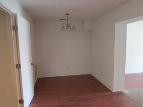 201a W Mink St in Willis, TX - Building Photo - Building Photo