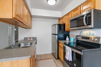 Roberts Mill Apartments and Townhomes in Maple Shade, NJ - Foto de edificio - Building Photo