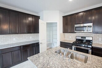 12111 Parade Park Pl in Houston, TX - Building Photo - Building Photo