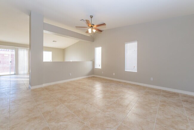 3011 W Hammer Ln in North Las Vegas, NV - Building Photo - Building Photo