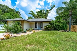 3709 Alden Way in Sarasota, FL - Building Photo