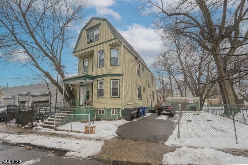 296 N Clinton St in East Orange, NJ - Building Photo