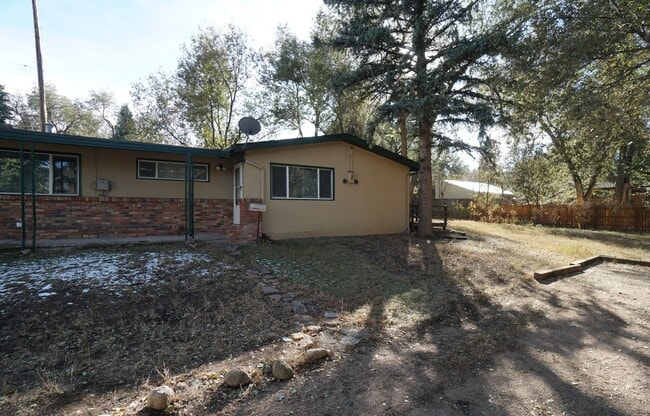 1912 Cascade Ln in Colorado Springs, CO - Building Photo - Building Photo
