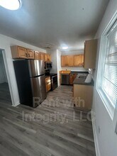 330 Meadowbrook Ln in Tallahassee, FL - Foto de edificio - Building Photo