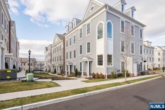 247 Bradley Dr in Wood Ridge, NJ - Building Photo - Building Photo