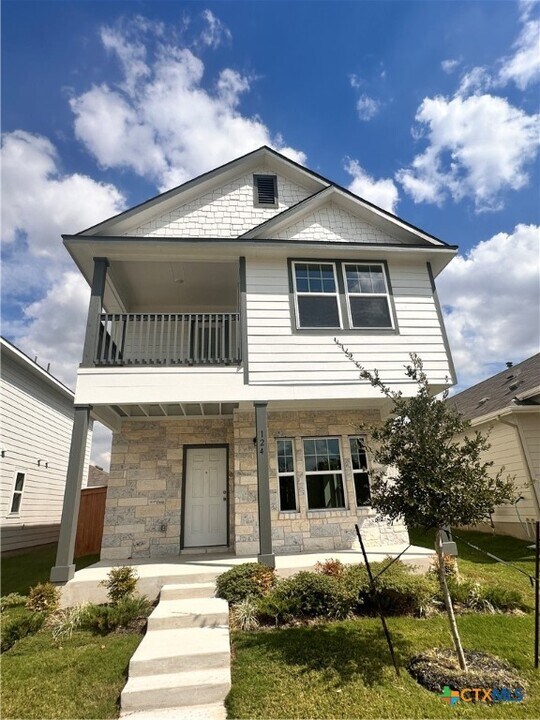 124 Rollingwood Dr in San Marcos, TX - Building Photo