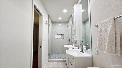 29 West St in McAllen, TX - Building Photo - Building Photo