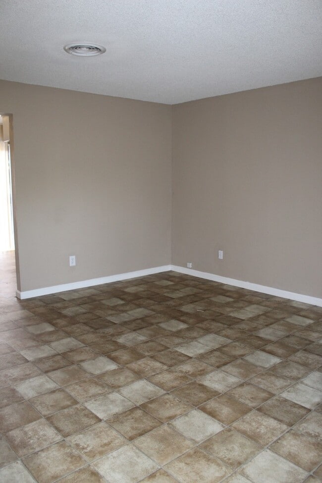 449 W China Grade Loop in Bakersfield, CA - Building Photo - Building Photo