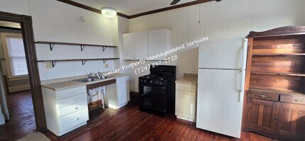 102 S Main St in Harrisville, PA - Building Photo - Building Photo