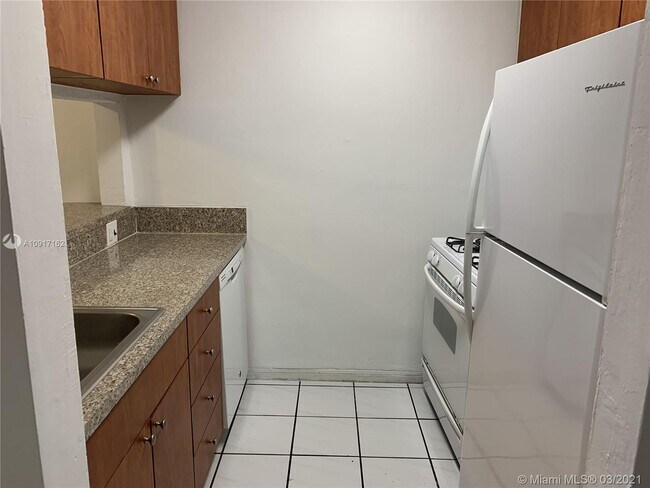505 NE 30th St-Unit -506 in Miami, FL - Building Photo - Building Photo