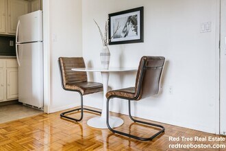 175 Freeman St, Unit 301 in Brookline, MA - Building Photo - Building Photo