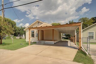 1118 Cypress St in Baytown, TX - Building Photo