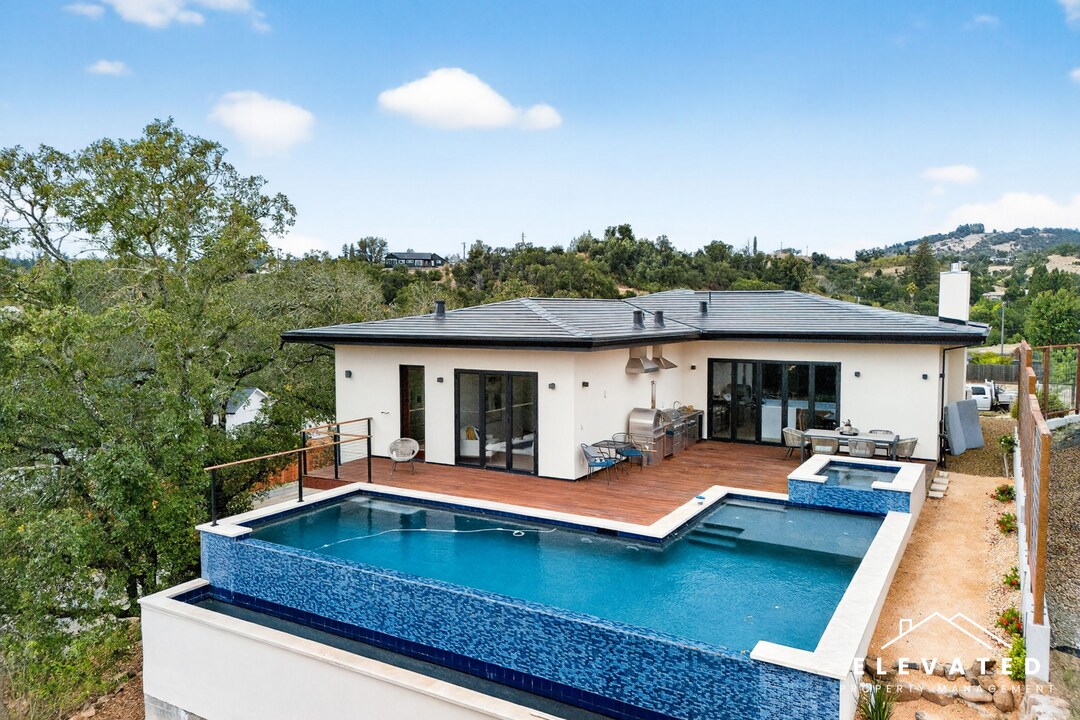 5044 Linda Ln in Santa Rosa, CA - Building Photo