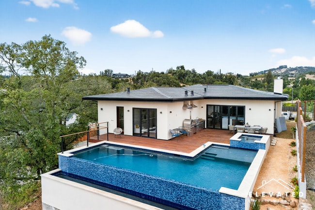 property at 5044 Linda Ln