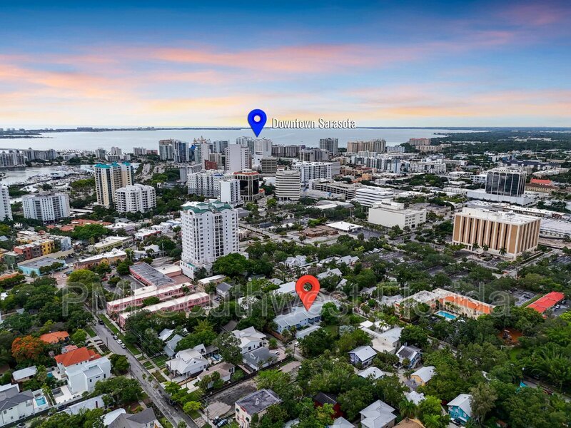1670 Laurel St in Sarasota, FL - Building Photo