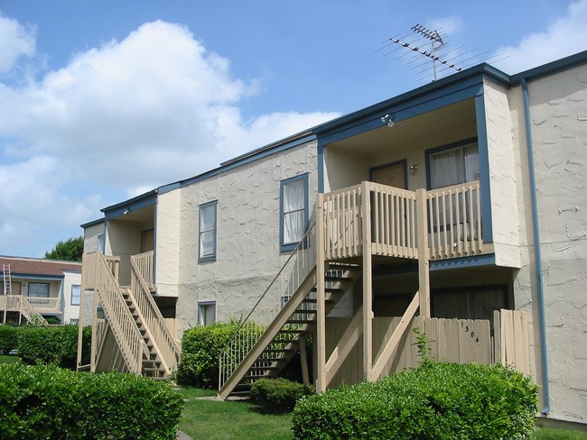 Bayou West Apartment in Houston, TX - Building Photo - Building Photo