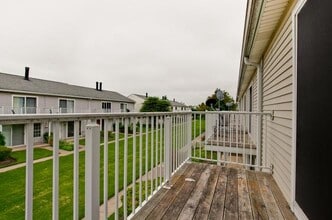 520 Meadow Green Ln in Round Lake Beach, IL - Foto de edificio - Building Photo