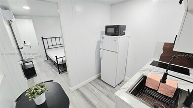 19930 Eagle Nest Rd in Cutler Bay, FL - Building Photo - Building Photo