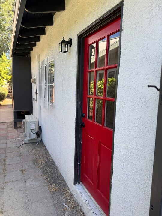 765 W Lexington Ave in Pomona, CA - Building Photo