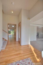 10324 SE 210th Pl in Kent, WA - Building Photo - Building Photo