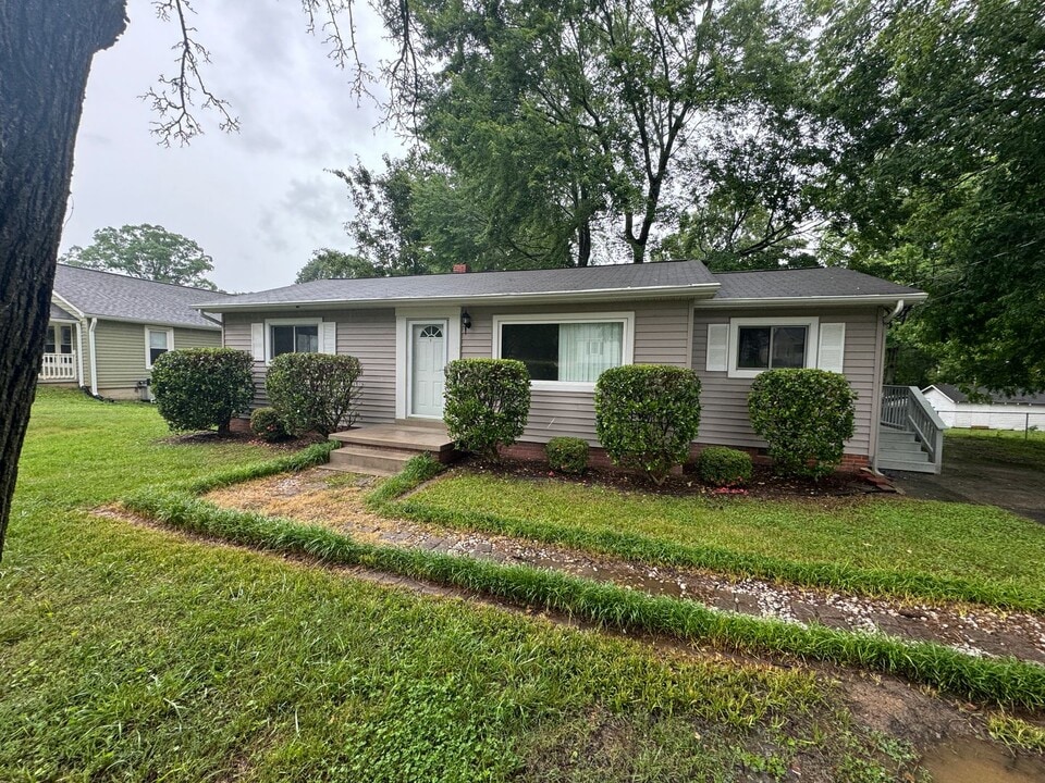 513 Bostian Ave in Kannapolis, NC - Building Photo
