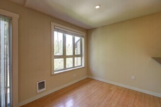 15132 NE 82nd St in Redmond, WA - Building Photo - Building Photo