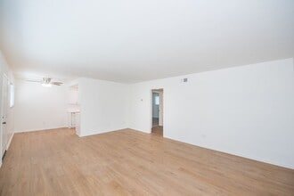 157 W Escalones in San Clemente, CA - Building Photo - Building Photo