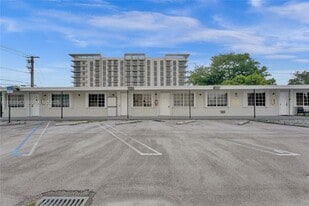 1085 NE 126th St in North Miami, FL - Building Photo