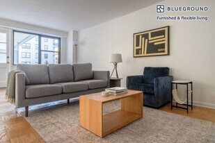 315 East 86th St in New York, NY - Building Photo