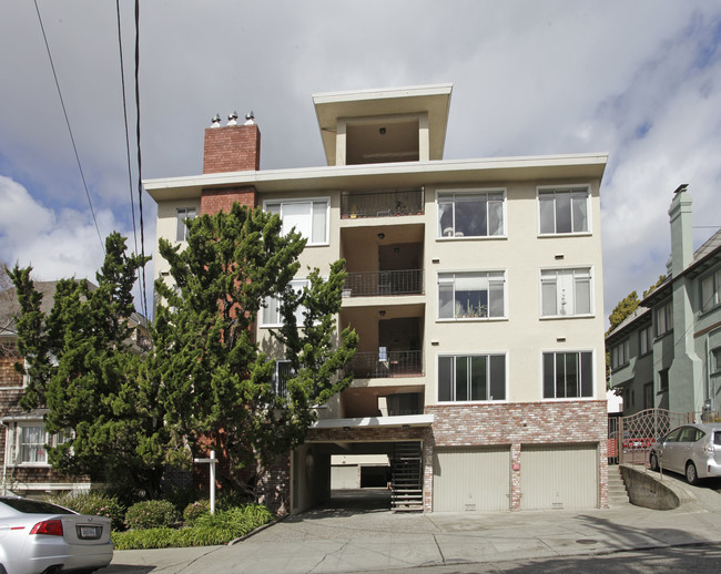 Manhattan Manor in Oakland, CA - Building Photo - Building Photo