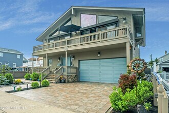 8 Ortley Ave in Lavallette, NJ - Building Photo - Building Photo