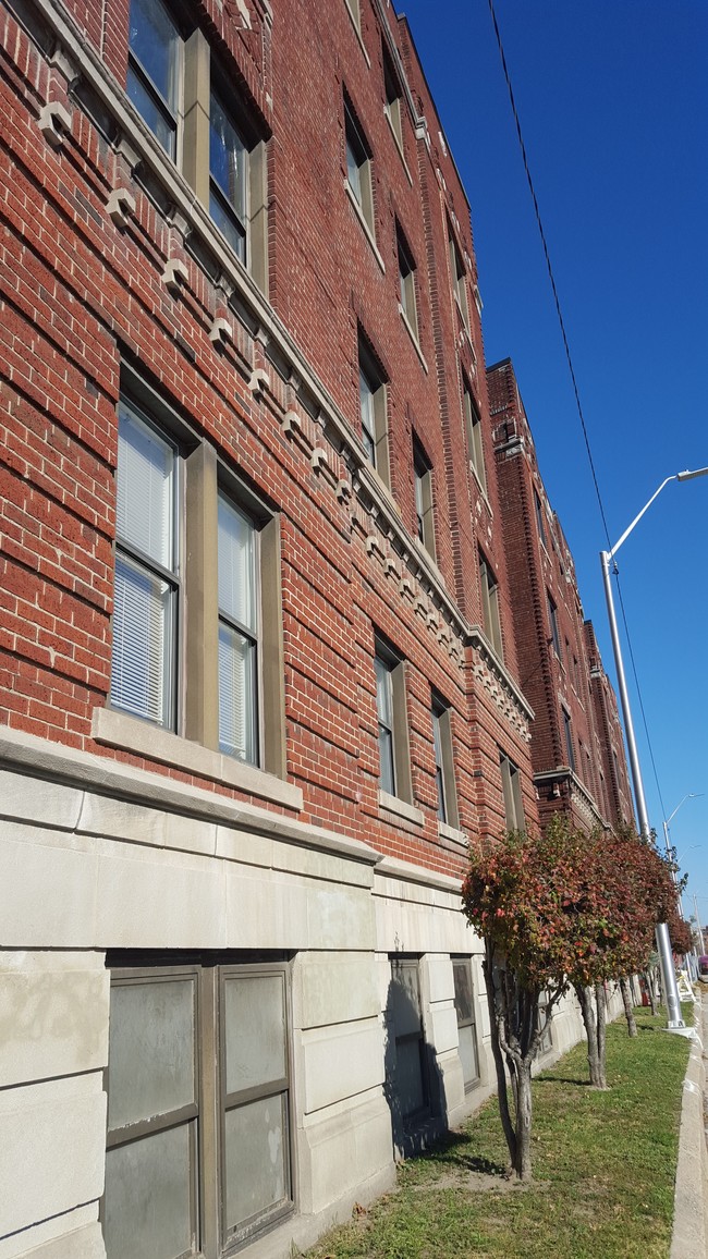 River Crest in Detroit, MI - Building Photo - Building Photo