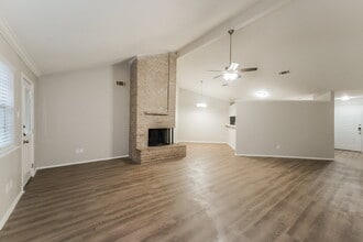 2406 Heathergold Dr in Houston, TX - Building Photo - Building Photo