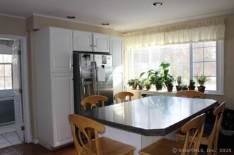 274 Edison Rd in Trumbull, CT - Building Photo - Building Photo