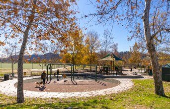 2700 E Chaucer St in Los Angeles, CA - Building Photo - Building Photo